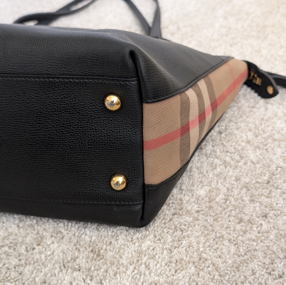 Burberry Welburn Tote - EUC - Picture 4 of 10